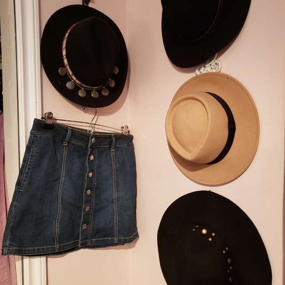 SOLD American eagle button up denim skirt - Picture 3 of 5